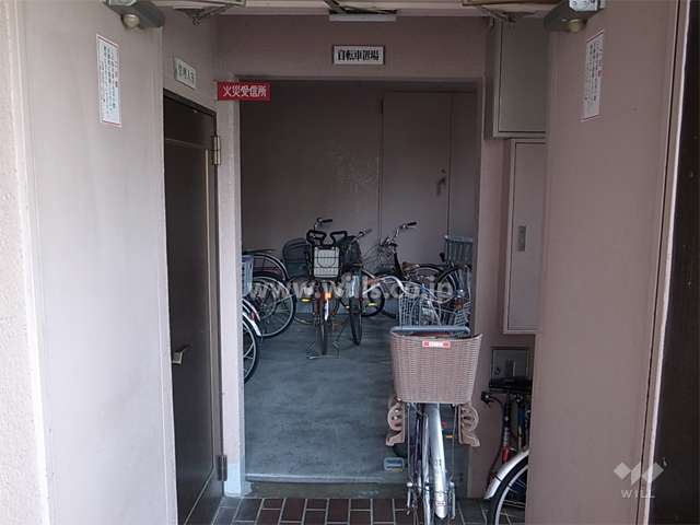 屋内にある駐輪場