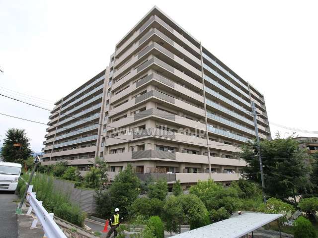 ジェイグラン高槻の外観（南西側から）