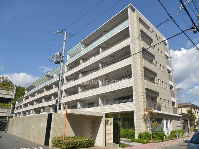 ジェイグラン高槻古曽部町の外観（南東側から）