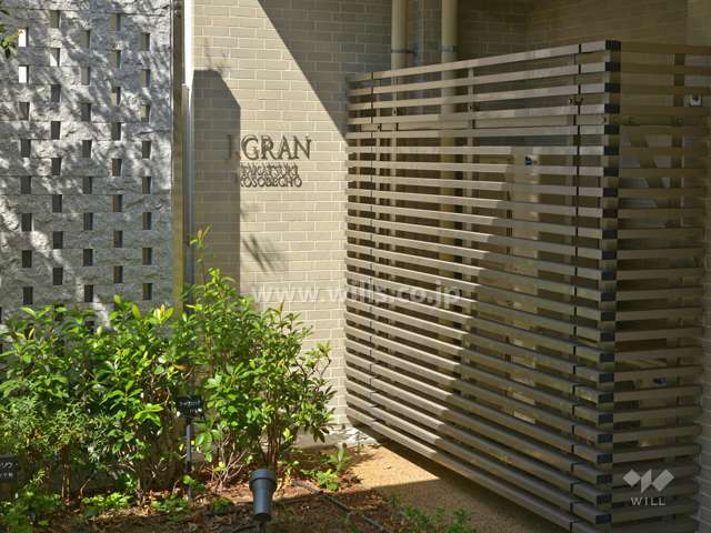 マンションエントランス一部