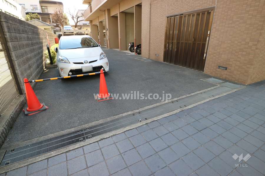 駐車場出入り口