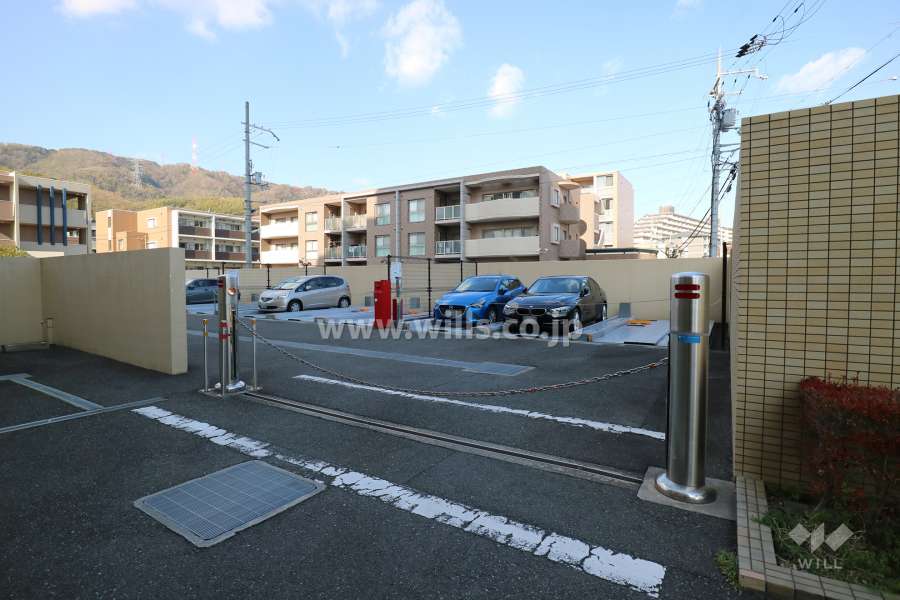 駐車場出入り口（リングシャッター付き）