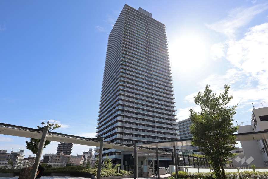 ジオタワー高槻ミューズフロントの外観（北東側から）