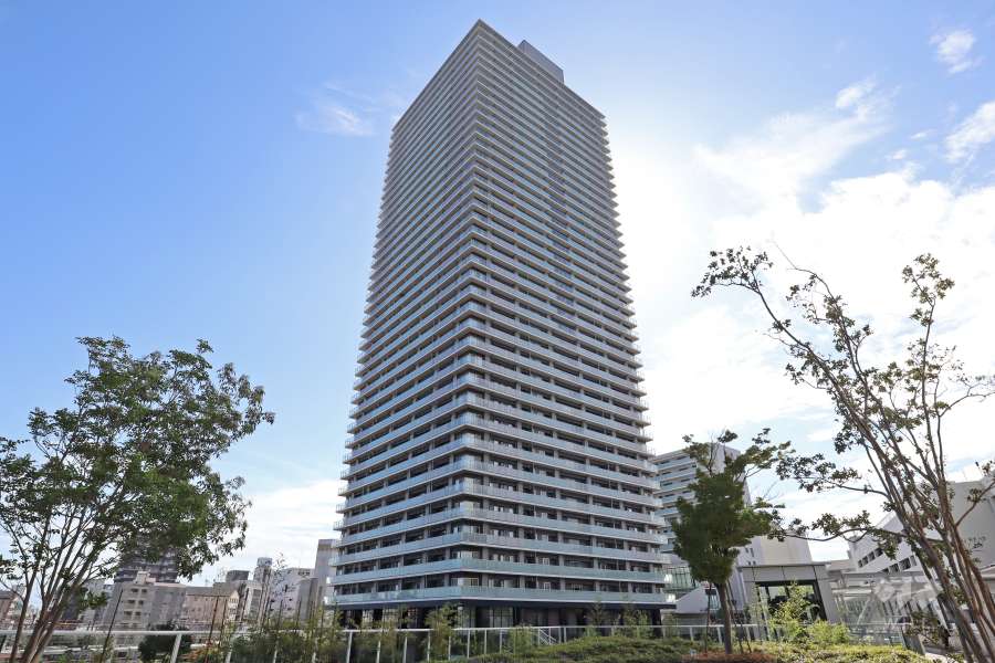 ジオタワー高槻ミューズフロントの外観（北東側から）