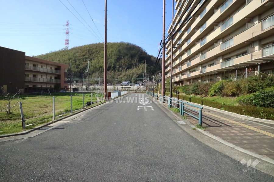 敷地南側の前面道路