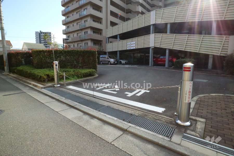 駐車場北側出入り口（リングシャッター付き）