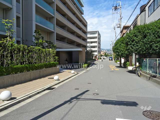 敷地東側の前面道路