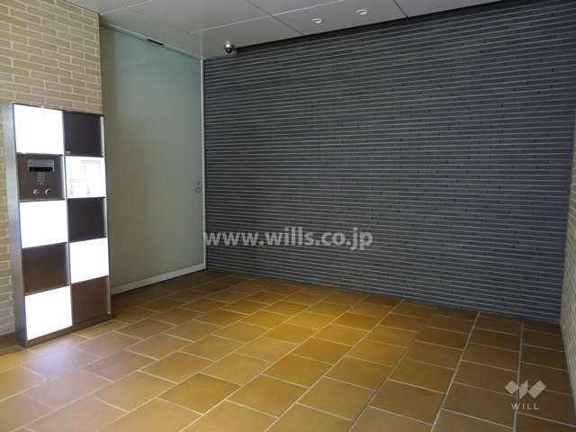 エントランスはオートロック付です。