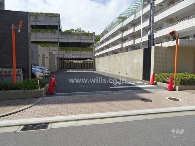 駐車場出入り口