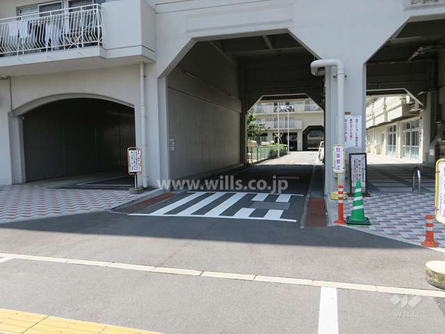 駐車場出入り口