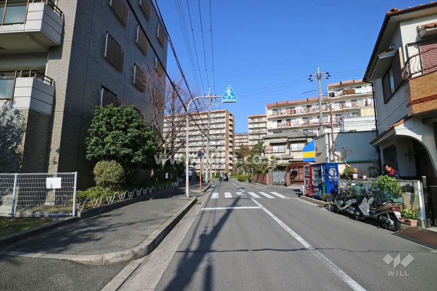 敷地北東側の前面道路