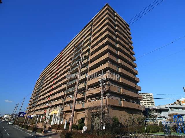 ステーシア高槻の外観（南東側から）_1