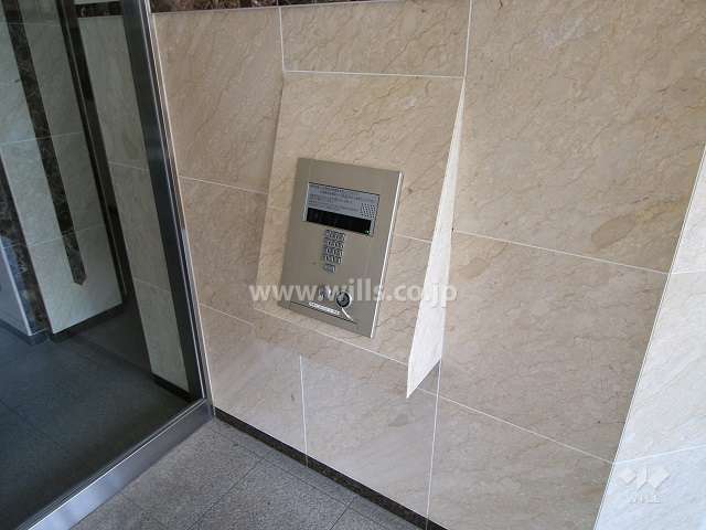 エントランスはオートロック付きです