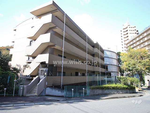 セラ高槻外観（南東側から）