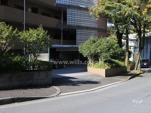 エントランスアプローチ（南側）