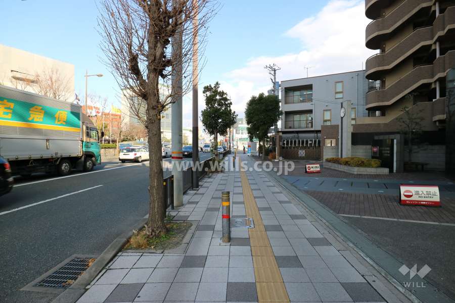 敷地北側の前面道路