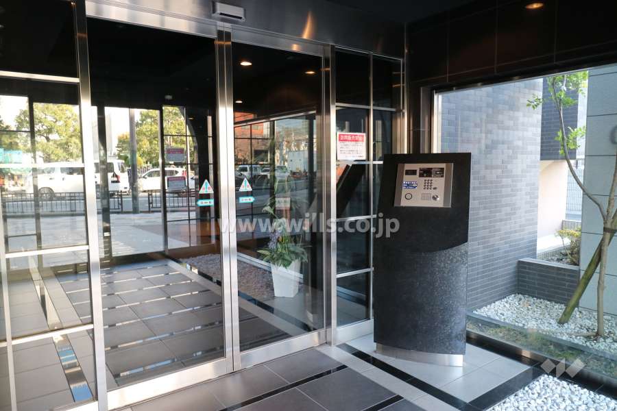 エントランスはオートロック付きです。