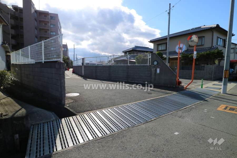 駐車場出入り口