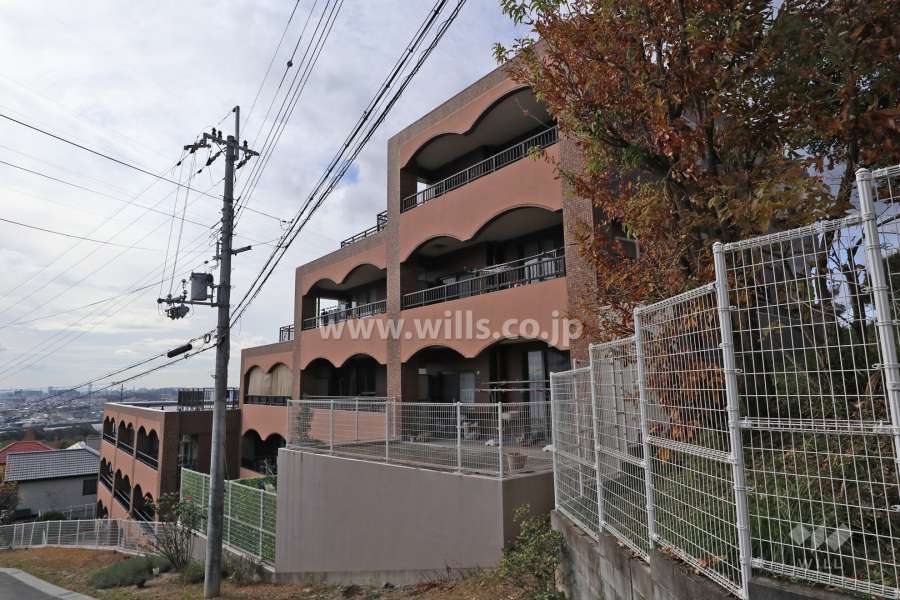 ダイアパレス高槻緑が丘の外観（東側から）