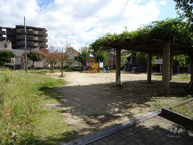 隣接する公園