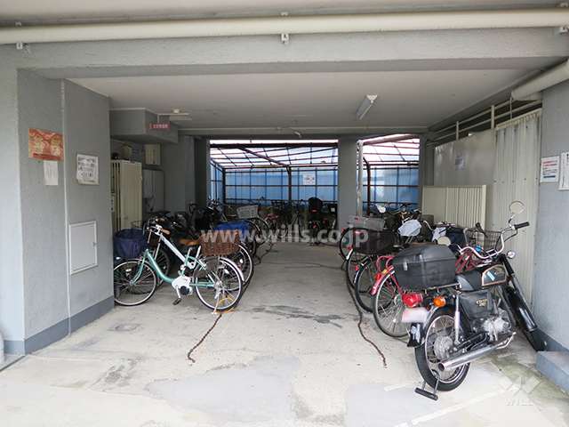 屋内に設けられた駐輪場