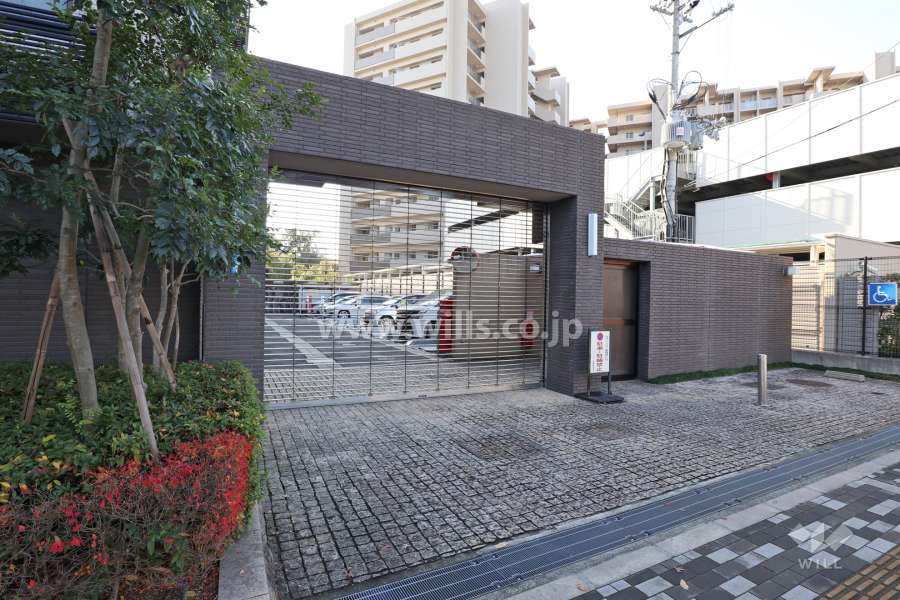 駐車場出入り口（リングシャッター付き）