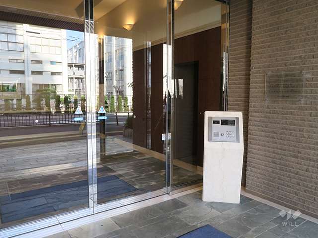 エントランスはオートロック付きです。
