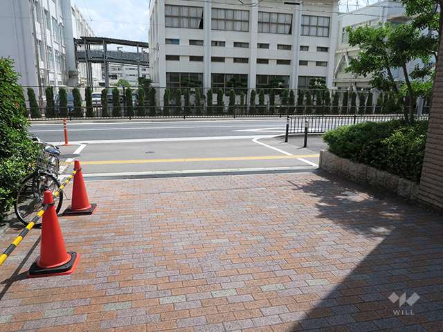 駐車場出入り口