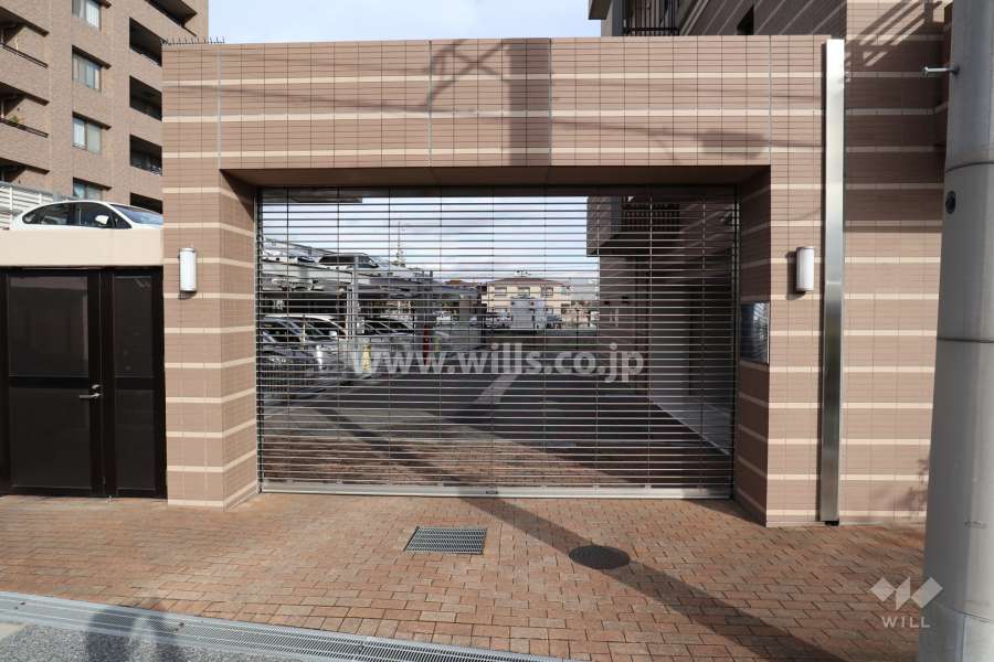 駐車場出入り口（リングシャッター付き）