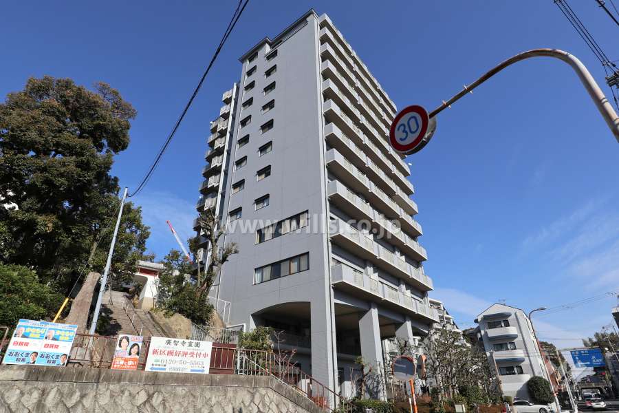 パインフィールド高槻の外観(南西側から)