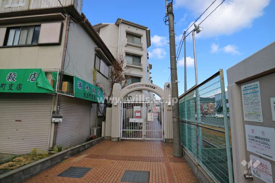 パスコマンション高槻弐番館の外観(南側から)