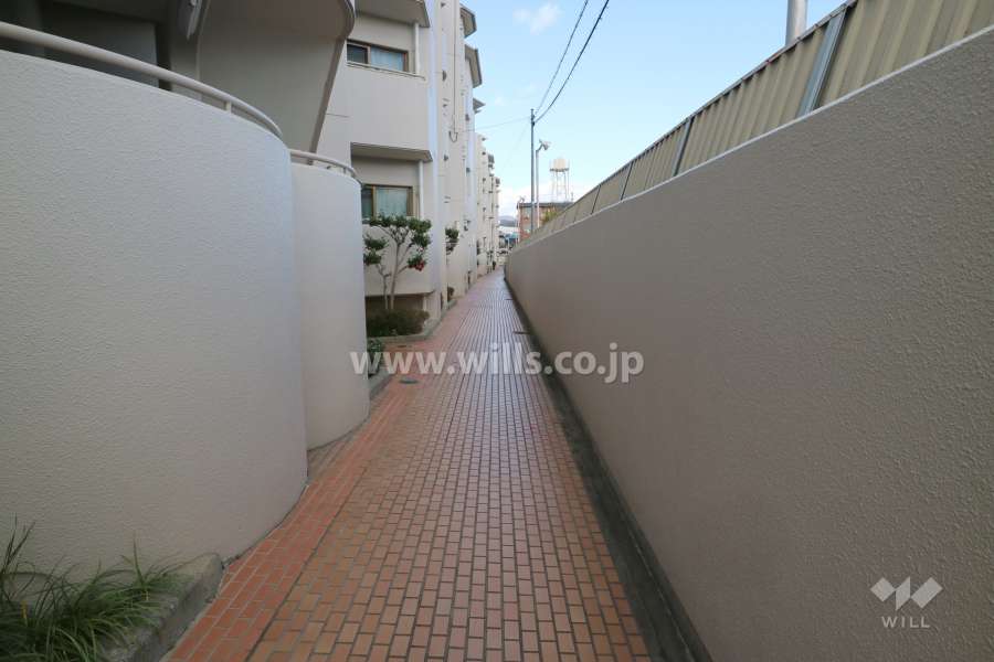 エントランスから各住戸につながる廊下