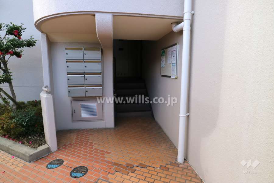 住戸入り口（共用ポスト）