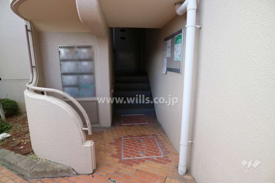 住戸入り口と共用ポスト