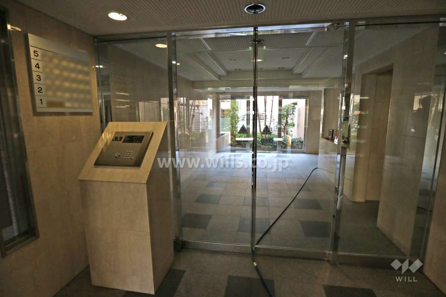 エントランスはオートロック付きです。