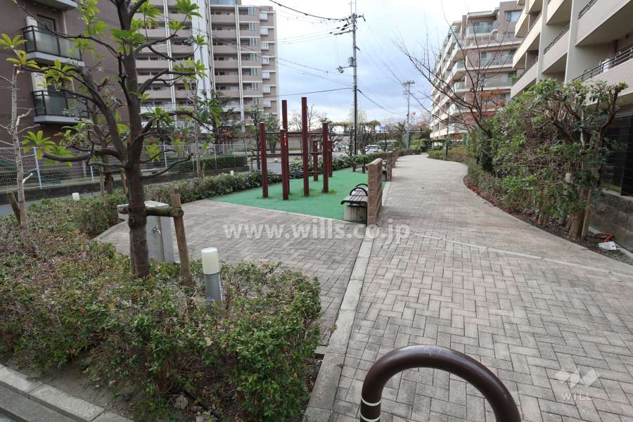 敷地南側の遊歩道