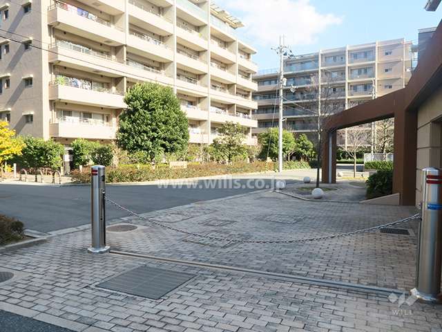 駐車場出入口（ロボットゲート付き）