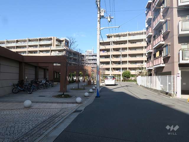 敷地東側の前面道路