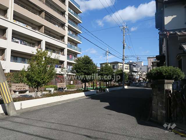 敷地南側の前面道路