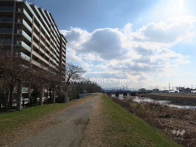 芥川沿いの道はジョギング、お散歩コースにぴったりの場所
