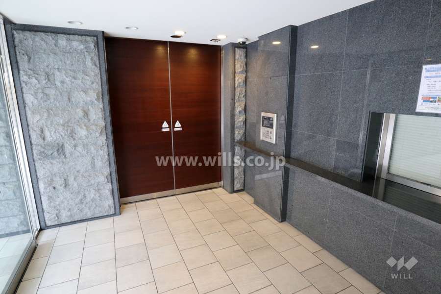 エントランスはオートロック付きです。