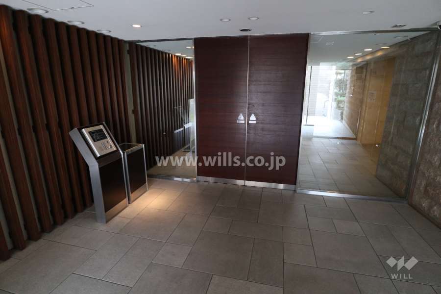 エントランスはオートロック付きです。