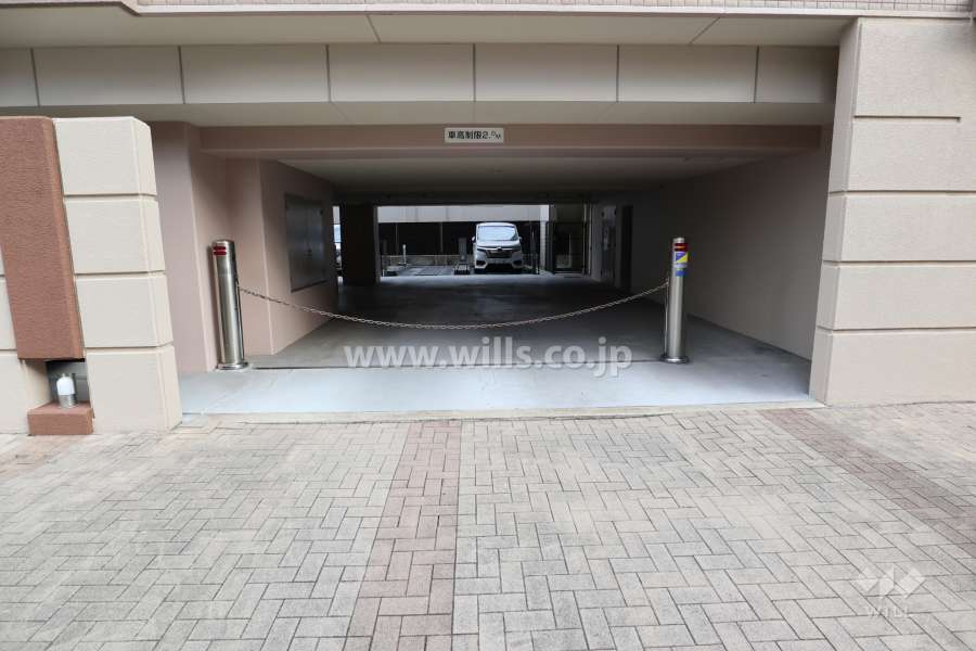 駐車場出入り口（ロボットゲート付）