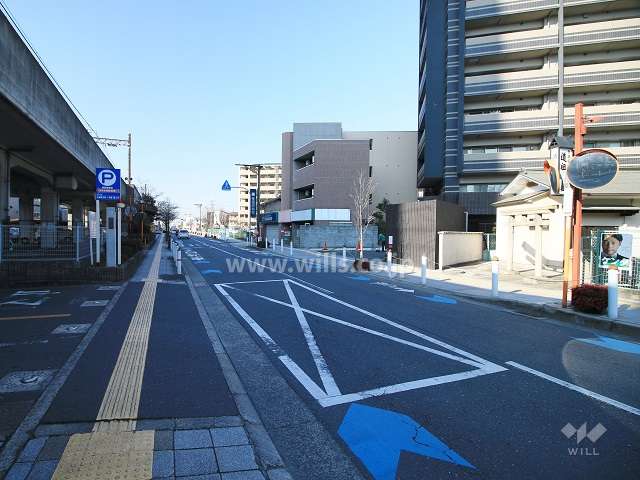 敷地南側の前面道路（東側から）