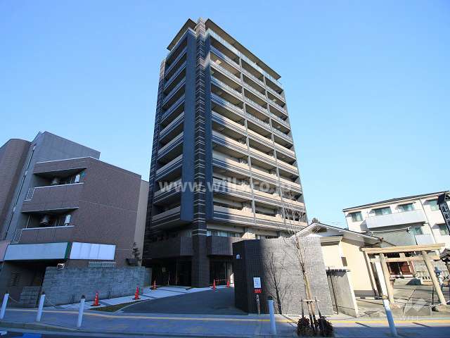 プレサンスロジェ高槻上田辺町の外観（南東側から）