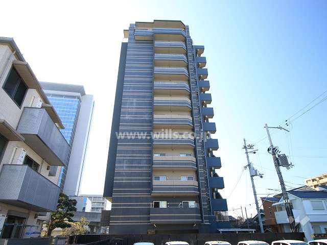 プレサンスロジェ高槻上田辺町の外観（北側から）