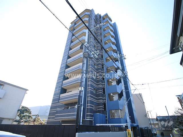 プレサンスロジェ高槻上田辺町の外観（北西側から）