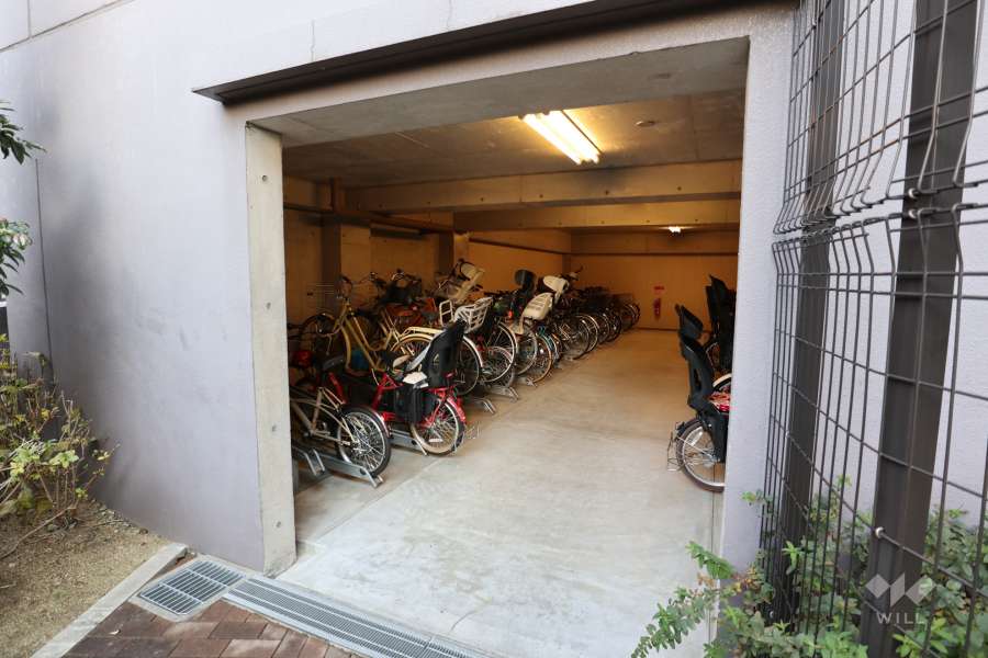 屋内に設けられた駐輪場