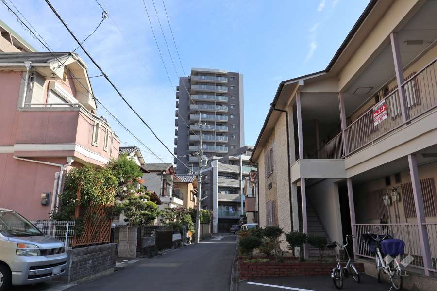 ベリスタ高槻真上町の遠景（西側から）