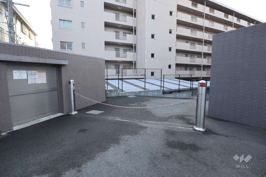 駐車場出入り口（ロボットゲート付き）